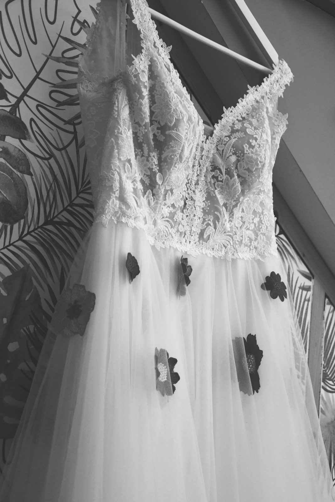 La robe de la mariée suspendue